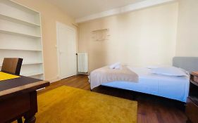 Beautiful 1950S Style Apartment Close To The City Center